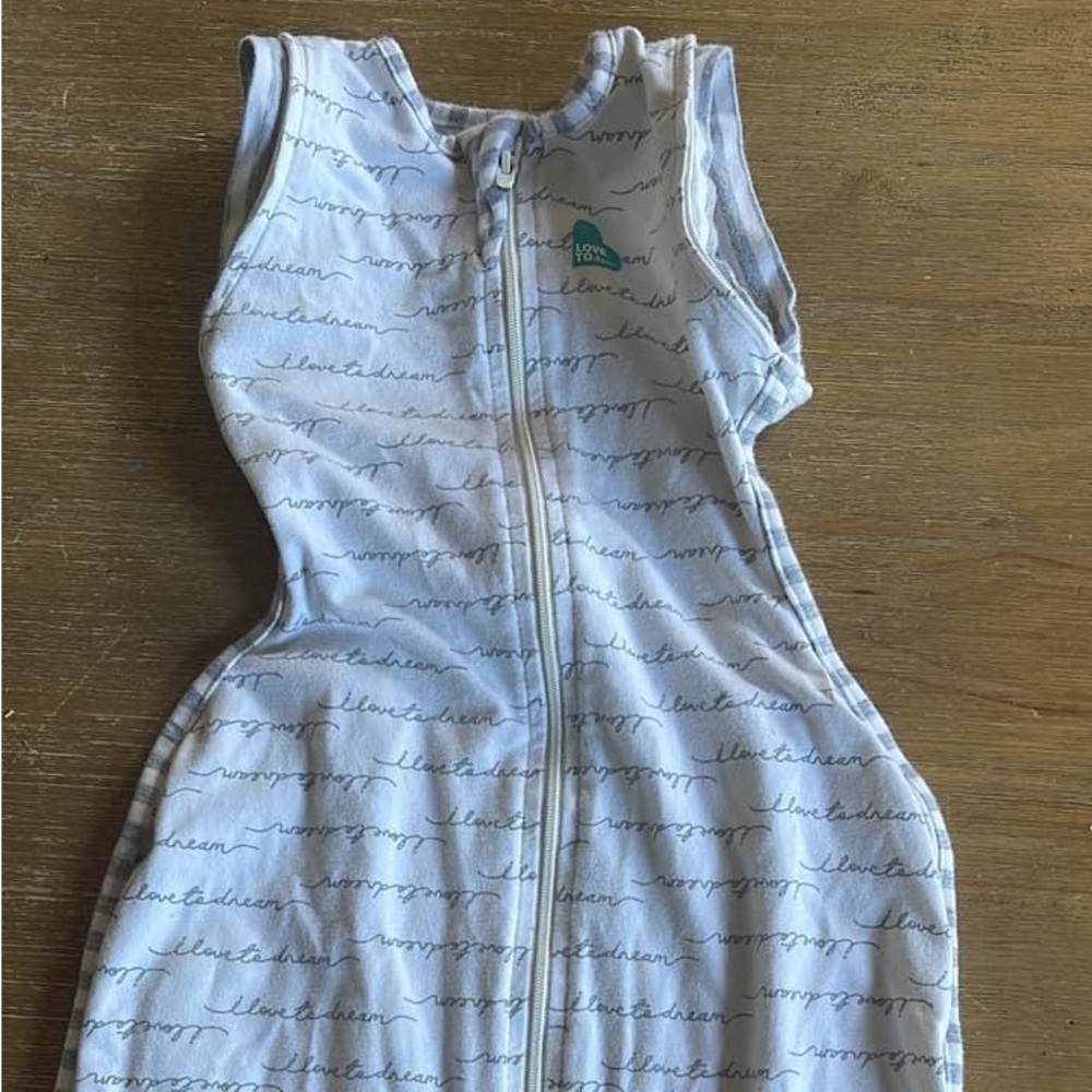 Size M Love to Dream sleep sack. Gently used. Smoke free, pet friendly home.